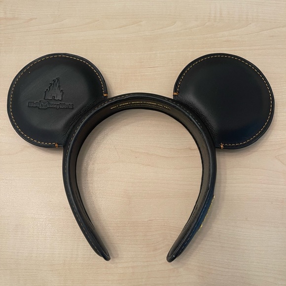 Like new Disney x coach ears - limited edition and hard to find w/o tags - Picture 3 of 4